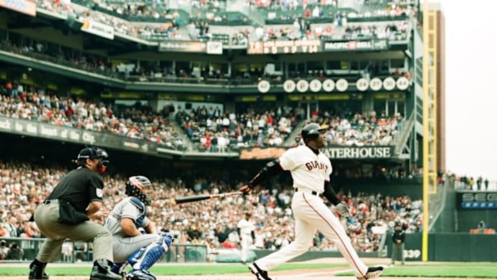 SAN FRANCISCO, CA - OCTOBER 7: Barry Bonds of the San Francisco Giants bats against the Los Angeles Dodgers on October 7, 2001 at AT&T Park in San Francisco, California (Photo by Sporting News via Getty Images via Getty Images)
