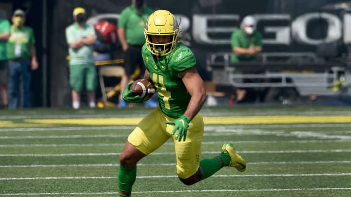 EUGENE, OREGON – SEPTEMBER 04: Wide receiver Mycah Pittman #4 of the Oregon Ducks runs with a pass reception during the first quarter of the game against the Fresno State Bulldogs at Autzen Stadium on September 04, 2021 in Eugene, Oregon. Oregon won 31-24. (Photo by Steve Dykes/Getty Images)