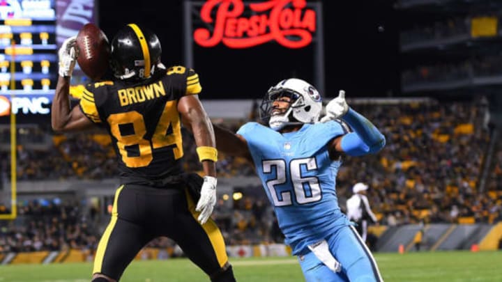 PITTSBURGH, PA – NOVEMBER 16: Antonio Brown #84 of the Pittsburgh Steelers makes a catch for a 10-yard touchdown reception in front of Logan Ryan #26 of the Tennessee Titans in the fourth quarter during the game at Heinz Field on November 16, 2017 in Pittsburgh, Pennsylvania. (Photo by Joe Sargent/Getty Images)