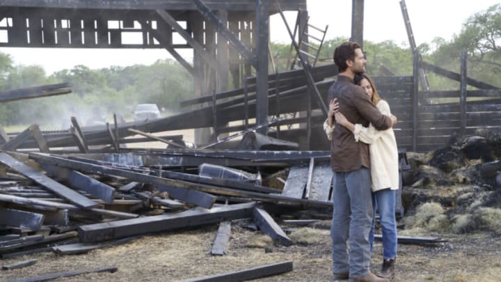 Walker -- “Something's Missing” -- Image Number: WLK220b_0308r -- Pictured (L-R): Jared Padalecki as Cordell Walker and Odette Annable as Geri Broussard -- Photo: Rebecca Brenneman/The CW -- © 2022 The CW Network, LLC. All Rights Reserved.
