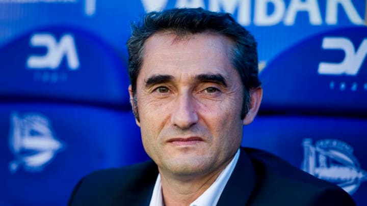 VITORIA-GASTEIZ, SPAIN - AUGUST 26: Head coach Ernesto Valverde of FC Barcelona looks on prior to the start the La Liga match between Deportivo Alaves and Barcelona at Estadio de Mendizorroza on August 26, 2017 in Vitoria-Gasteiz,Spain. (Photo by Juan Manuel Serrano Arce/Getty Images)