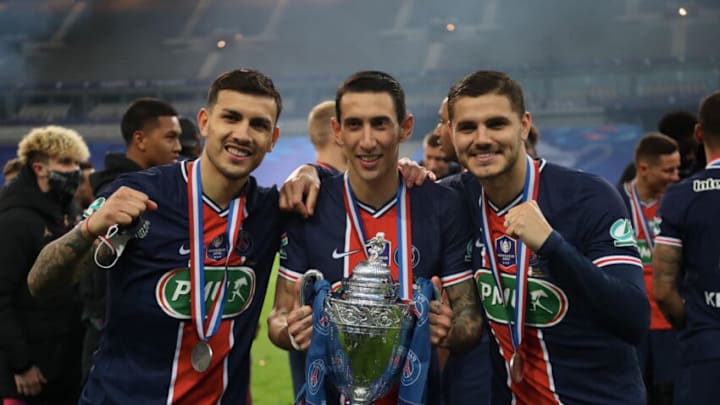 PARIS, FRANCE - MAY 19: Leandro Paredes, Angel Di Maria and Mauro Icardi of Paris Saint-Germain celebrate the French Cup after the French Cup Final match between Paris Saint Germain and Monaco at Stade de France on May 19, 2021 in Paris, France. (Photo by Xavier Laine/Getty Images)