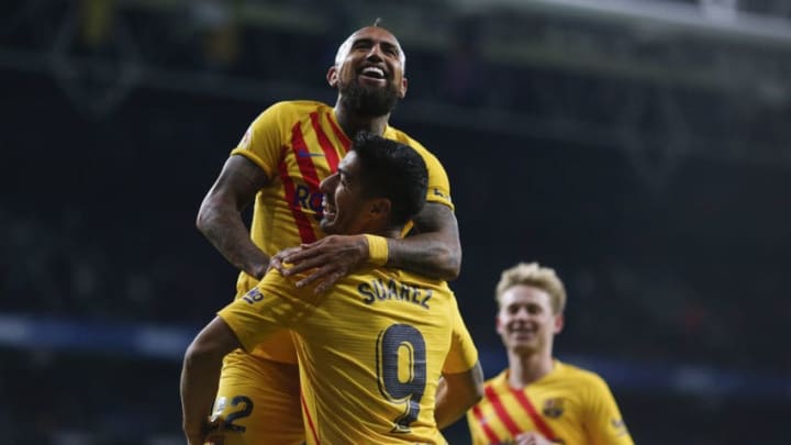 BARCELONA, SPAIN - JANUARY 04: Luis Suarez of FC Barcelona and Arturo Vidal of FC Barcelona celebrate the 1-2 during the Liga match between RCD Espanyol and FC Barcelona at RCDE Stadium on January 04, 2020 in Barcelona, Spain. (Photo by Eric Alonso/MB Media/Getty Images)