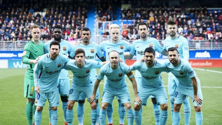 EIBAR, SPAIN - FEBRUARY 17: FC Barcelona players line up for a team photo prior to the start of the La Liga match between SD Eibar and FC Barcelona at Ipurua Municipal Stadium on February 17, 2018 in Eibar, Spain. (Photo by Juan Manuel Serrano Arce/Getty Images)