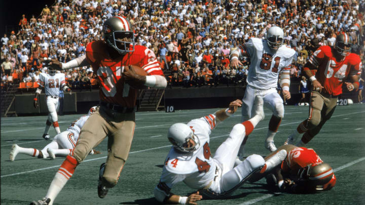 SAN FRANCISCO – OCTOBER 6: Cornerback Jimmy Johnson #37 of the San Francisco 49ers returns an interception against the St. Louis Cardinals at Candlestick Park on October 6, 1974 in San Francisco, California. The Cardinals defeated the Niners 34-9. (Photo by Michael Zagaris/Getty Images)