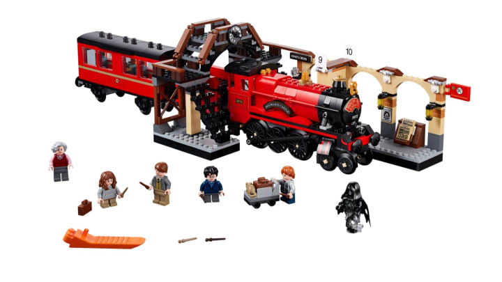 Discover the LEGO Harry Potter Hogwarts Express set available at LEGO.