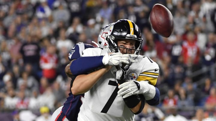 FOXBOROUGH, MASSACHUSETTS - SEPTEMBER 08: Ben Roethlisberger #7 of the Pittsburgh Steelers fumbles the ball as he is hit by Deatrich Wise #91 of the New England Patriots during the second half at Gillette Stadium on September 08, 2019 in Foxborough, Massachusetts. (Photo by Kathryn Riley/Getty Images)