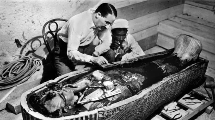 Howard Carter and mummy (photo Harry Burton) (Photo by Apic/Getty Images)