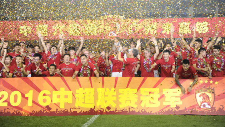 GUANGZHOU, CHINA - OCTOBER 23: Guangzhou Evergrande players celebrate winning the 2016 Chinese Super League (CSL) title after the 28th round match between Guangzhou Evergrande and Yanbian Funde at Tianhe Sports Center on October 23, 2016 in Guangzhou, China. (Photo by VCG/VCG via Getty Images)