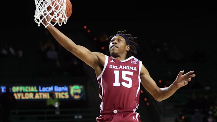 Jan 6, 2021; Waco, Texas, USA; Oklahoma Sooners guard Alondes Williams (15) scores during the first half against the Baylor Bears at Ferrell Center. Mandatory Credit: Kevin Jairaj-USA TODAY Sports