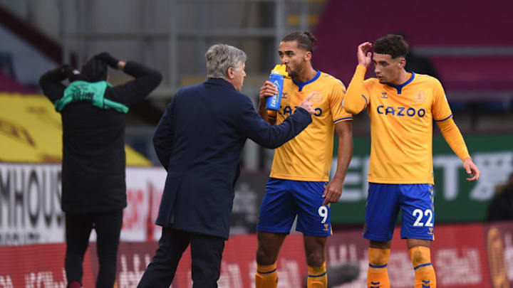 BURNLEY, ENGLAND - DECEMBER 05: Carlo Ancelotti, Manager of Everton speaks with Dominic Calvert-Lewin of Everton and Ben Godfrey of Everton during the Premier League match between Burnley and Everton at Turf Moor on December 05, 2020 in Burnley, England. The match will be played without fans, behind closed doors as a Covid-19 precaution. (Photo by Oli Scarff - Pool/Getty Images)