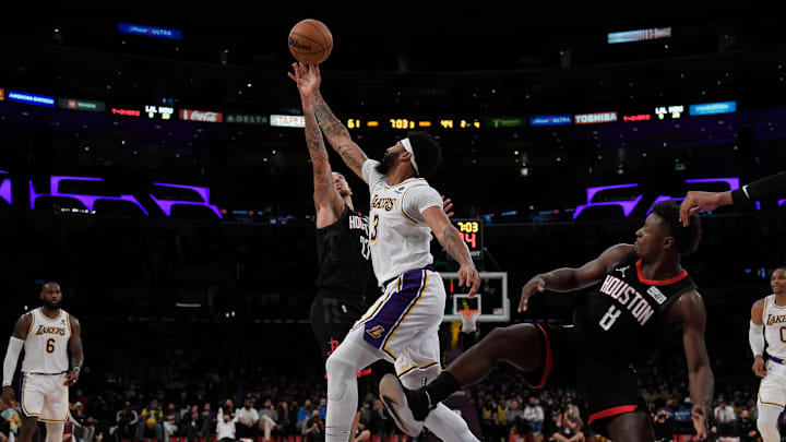 (Photo by Kevork Djansezian/Getty Images) – Los Angeles Lakers