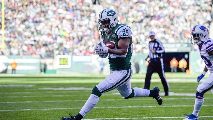 Jan 1, 2017; East Rutherford, NJ, USA; New York Jets running back Bilal Powell (29) runs for a touchdown against the Buffalo Bills in the 2nd quarter at MetLife Stadium. Mandatory Credit: Dennis Schneidler-USA TODAY Sports Jan 1, 2017; East Rutherford, NJ, USA; New York Jets running back Bilal Powell (29) runs for a touchdown against the Buffalo Bills in the 2nd quarter at MetLife Stadium. Mandatory Credit: Dennis Schneidler-USA TODAY Sports