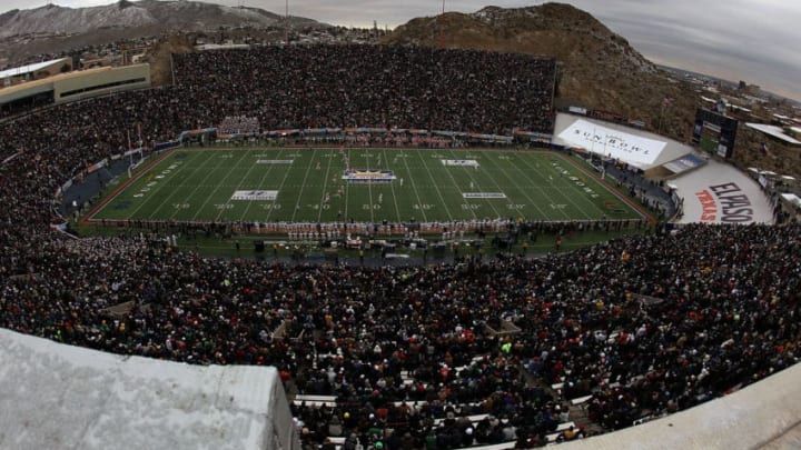 EL PASO, TX - DECEMBER 30: The Miami Hurricanes kick off to the Notre Dame Fighting Irish at Sun Bowl on December 30, 2010 in El Paso, Texas. (Photo by Ronald Martinez/Getty Images)