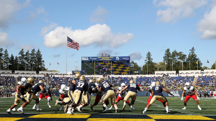 ANNAPOLIS, MARYLAND – OCTOBER 23: The Navy Midshipmen run the ball against the Cincinnati Bearcats in the first half at Navy-Marine Corps Memorial Stadium on October 23, 2021, in Annapolis, Maryland. (Photo by Rob Carr/Getty Images)