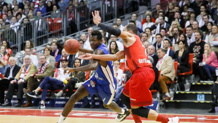 MUNICH, GERMANY – FEBRUARY 04: Isaac Bonga of Fraport Skyliners drives (Photo by TF-Images/Getty Images)