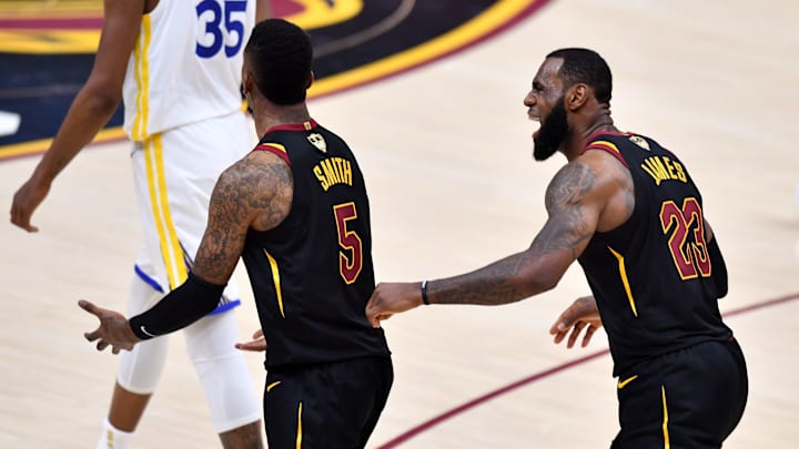 LeBron y J.R. Smith fueron compañeros en los Cleveland Cavaliers, perdiendo las Finales de la NBA en 2018
