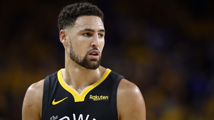 Klay Thompson no se ha comunicado con el asistente Mike Brown