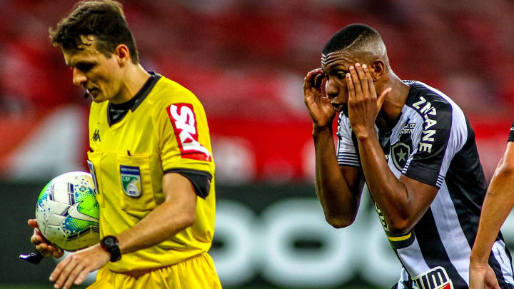 Defensor foi um dos poucos a se destacar no Botafogo de 2020 Defensor foi um dos poucos a se destacar no Botafogo de 2020