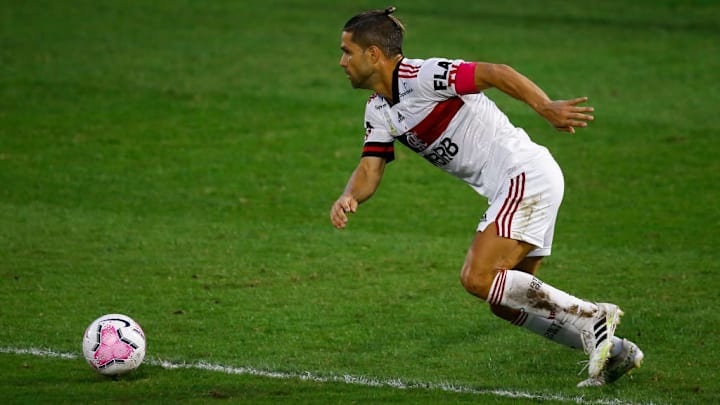 Diego vai se reencontrando no Flamengo. 