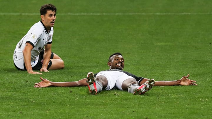 "Como um bom vinho, você fica cada vez melhor com o tempo”, escreveu Drogba para Kalou após atacante marcar primeiro gol pelo Botafogo.