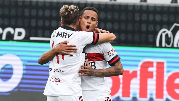 Do goleiro ao ponta-esquerda: veja o que deu certo e o que não funcionou na vitória do Flamengo na 2ª rodada do Campeonato Carioca. Do goleiro ao ponta-esquerda: veja o que deu certo e o que não funcionou na vitória do Flamengo na 2ª rodada do Campeonato Carioca.