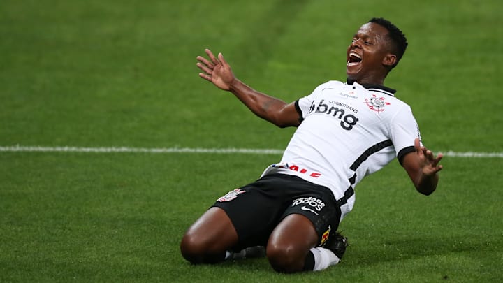 Corinthians e Cazares caminham para um final feliz; pendência é em relação ao vencimento do novo contrato Corinthians e Cazares caminham para um final feliz; pendência é em relação ao vencimento do novo contrato