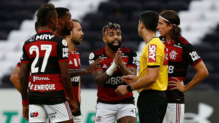 O Flamengo tem muito o que reclamar de Flávio Rodrigues de Souza. Uma exibição lastimável do árbitro. 