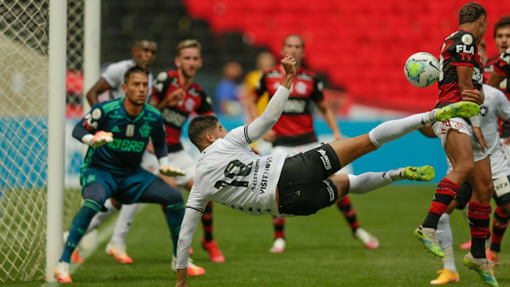 Com 12 partidas e 6 gols na temporada, Pedro Raul, do Botafogo, entra na mira do Internacional. Com 12 partidas e 6 gols na temporada, Pedro Raul, do Botafogo, entra na mira do Internacional.