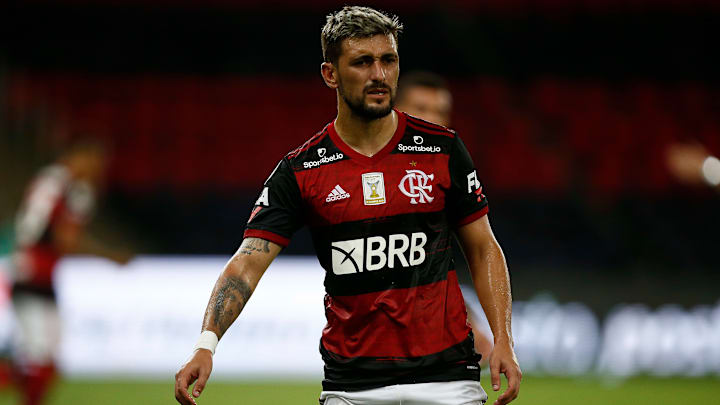 Com o futebol que vem apresentando, o Flamengo não merece vencer o Campeonato Brasileiro. "Vergonha". Com o futebol que vem apresentando, o Flamengo não merece vencer o Campeonato Brasileiro. "Vergonha".