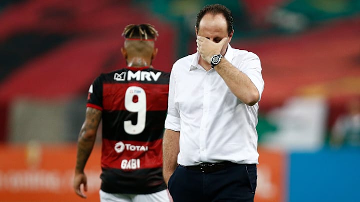 Rogério Ceni não faz um bom trabalho no Flamengo. Rubro-Negro precisa de um novo treinador? Rogério Ceni não faz um bom trabalho no Flamengo. Rubro-Negro precisa de um novo treinador?