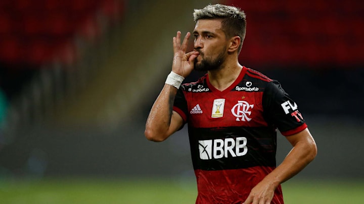 O Flamengo impôs o seu jogo ao Sport. E ganhou fácil. 