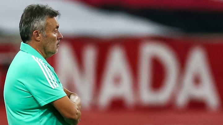 O Flamengo de Domènec Torrent tem sérios problemas nos setores de criação e armação. Resultado do que produziu ontem: veja na foto acima. 