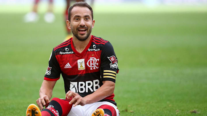 Titular absoluto, Éverton Ribeiro tende a deixar o Flamengo. 