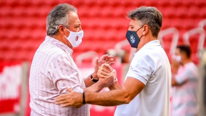 Quais técnicos não devem mudar de clube na próxima temporada? Veja.