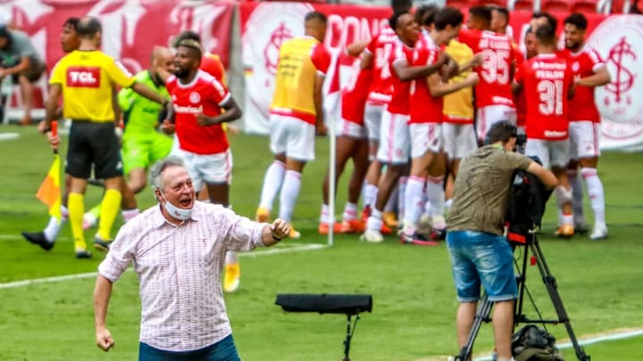 Abelão deve continuar no Internacional. 