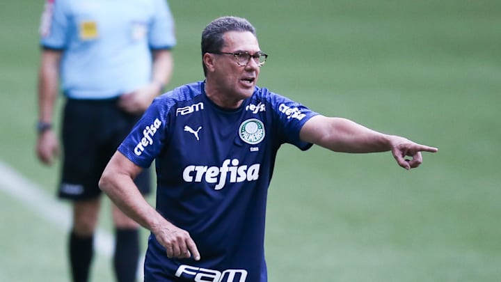Eu escalo eles para jogar, e eles colocam o potencial deles dentro do jogo", destaca Luxemburgo sobre meias do Palmeiras.