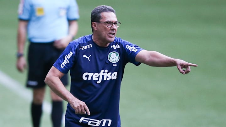 A pressão sobre Luxemburgo voltou a aumentar após derrota no Choque-Rei. 