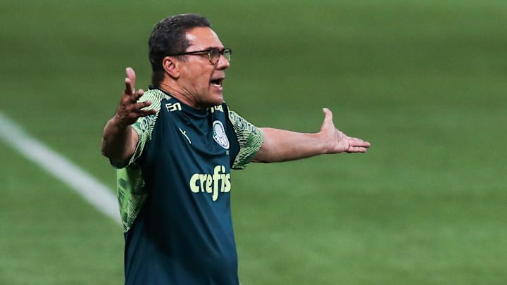 Luxemburgo fala em voltar a ‘jogar feio’ para conseguir os resultados no Palmeiras. 
