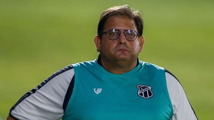O Ceará de Guto Ferreira vai com tudo contra o Palmeiras de Abel Ferreira. 