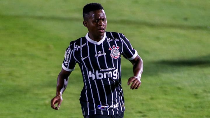 O Corinthians não deseja fechar longos contratos com Cazares, Otero e Jemerson. 