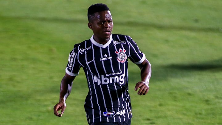 Cazares sente e preocupa para sequência do Timão. 