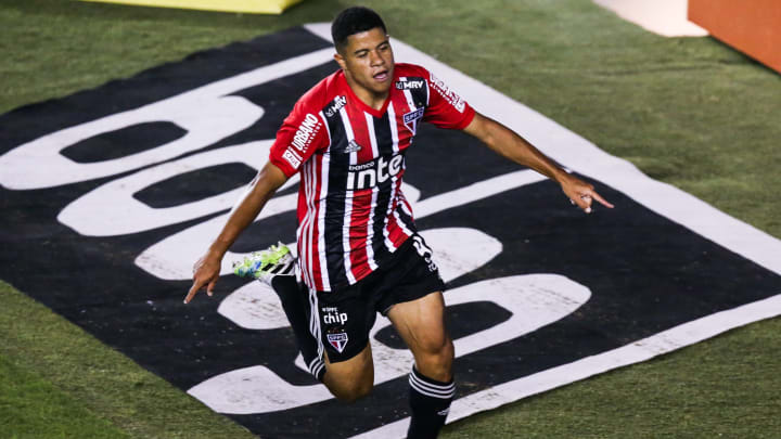 Gabriel Sara, Rodrigo Nestor e outras Crias de Cotia: São Paulo renova com jogadores da base que foram promovidos ao profissional. 