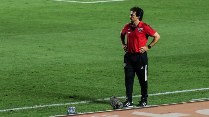 Sob pressão: Fernando Diniz caminha para um ano no São Paulo. 