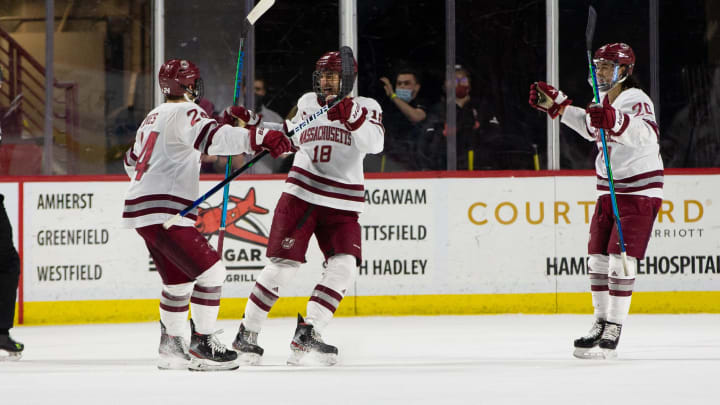 Minnesota Duluth vs UMass odds, prediction, picks, betting lines and over/under for Frozen Four game.