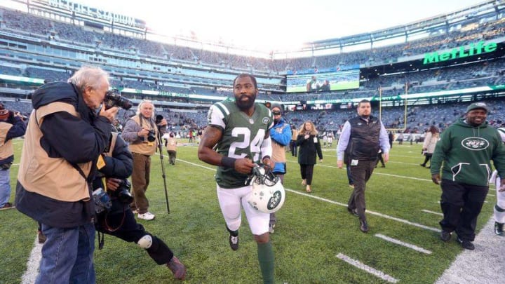 Jan 1, 2017; East Rutherford, NJ, USA; New York Jets corner back Darrelle Revis (24) runs off the field after a game against the Buffalo Bills at MetLife Stadium. Mandatory Credit: Brad Penner-USA TODAY Sports