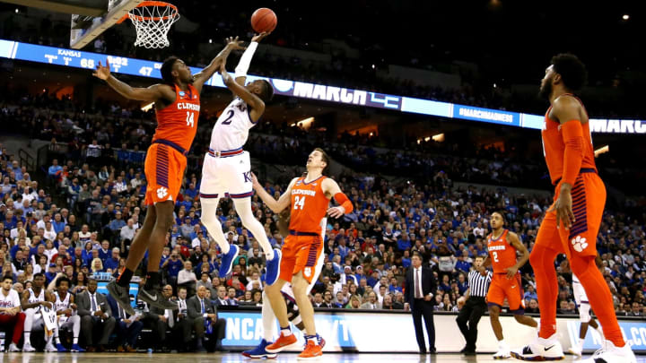 OMAHA, NE – MARCH 23: Lagerald Vick #2 of the Kansas Jayhawks attempts a shot defended by Elijah Thomas #14 of the Clemson Tigers during the second half in the 2018 NCAA Men’s Basketball Tournament Midwest Regional at CenturyLink Center on March 23, 2018 in Omaha, Nebraska. The Kansas Jayhawks defeated the Clemson Tigers 80-76. (Photo by Streeter Lecka/Getty Images)