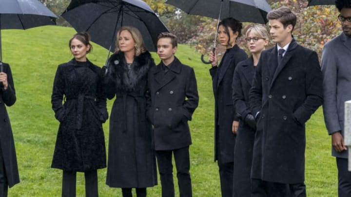 Arrow -- "Fadeout" -- Image Number: AR810A_0002b.jpg -- Pictured (L-R): Willa Holland as Thea Queen, Susanna Thompson as Moira Queen, Jack Moore as William Clayton, Sea Shimooka as Emiko Queen, Melissa Benoist as Kara/Supergirl, Grant Gustin as The Flash and Echo Kellum as Curtis Holt/Mr. Terrific -- Photo: Colin Bentley/The CW -- © 2020 The CW Network, LLC. All Rights Reserved.