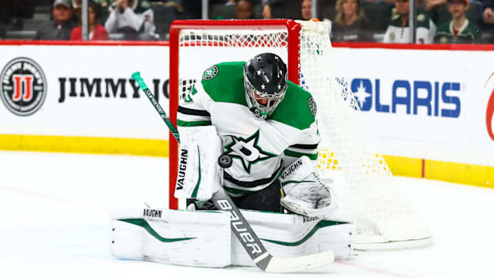 ST. PAUL, MN - SEPTEMBER 20: Dallas Stars goalie Colton Point (32) makes a save in the 2nd period during the preseason game between the Dallas Stars and the Minnesota Wild on September 20, 2018 at Xcel Energy Center in St. Paul, Minnesota. (Photo by David Berding/Icon Sportswire via Getty Images)