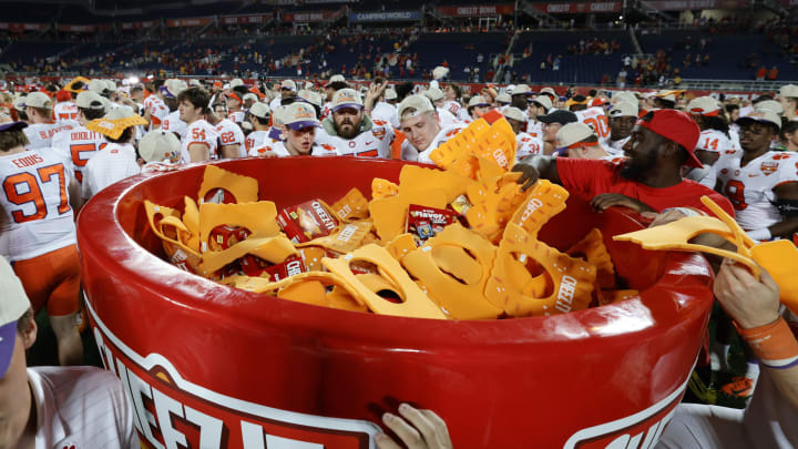 Cheez-It Bowl, Texas football (Photo by Douglas P. DeFelice/Getty Images)